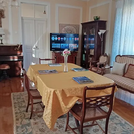 St Mary House Vila Tomar